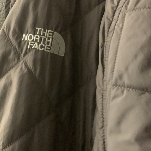 North Face Gray Jacket - Picture 3 of 4